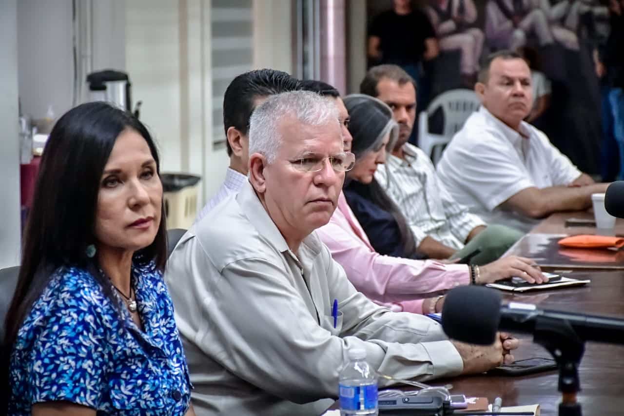 Reunión entre el alcalde de Mazatlán y los integrantes de su gabinete