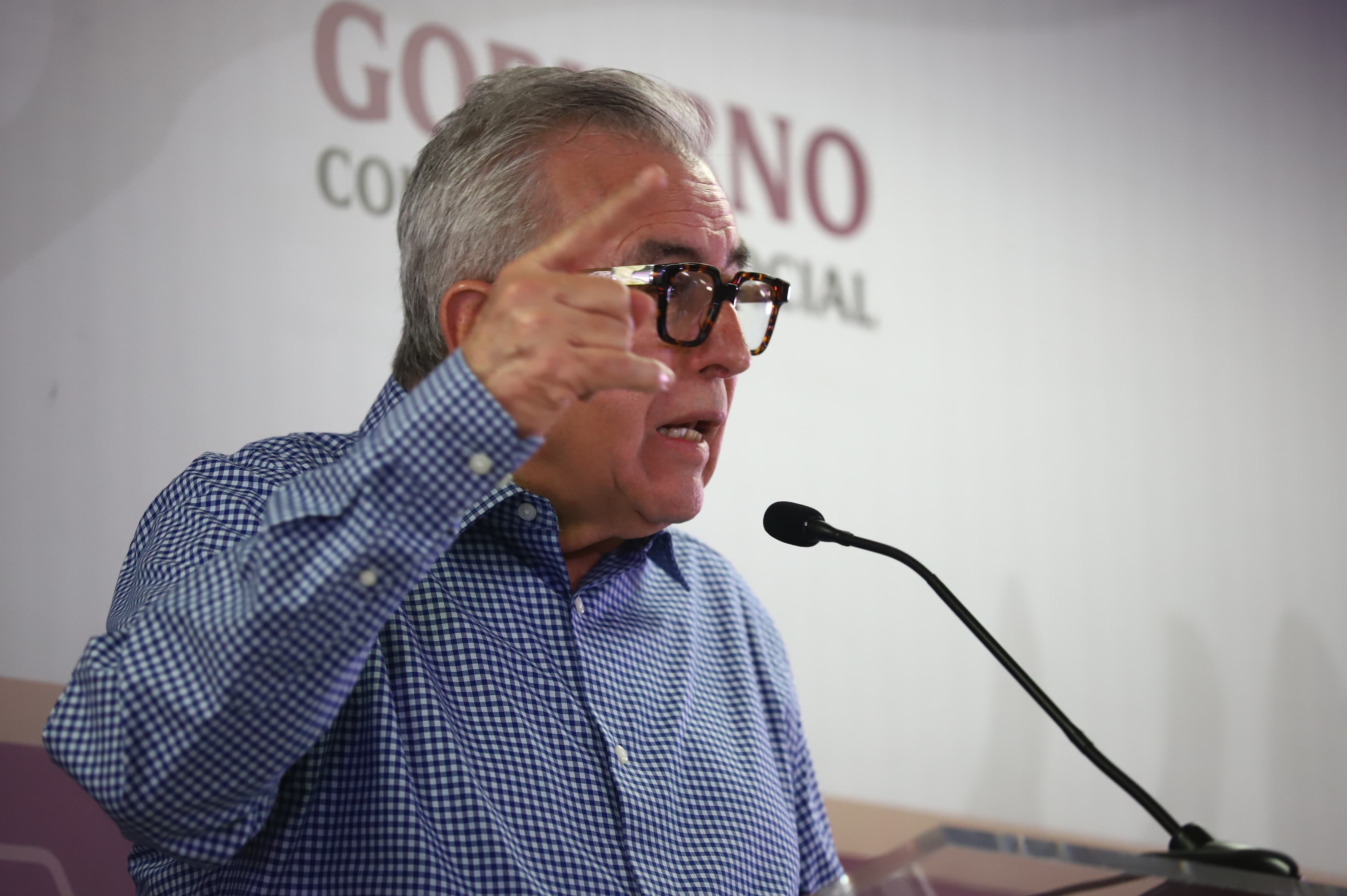 Rubén Rocha Moya en su conferencia semanera