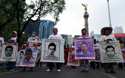 Se reunirán padres de normalistas desaparecidos de Ayotzinapa con Claudia Sheinbaum