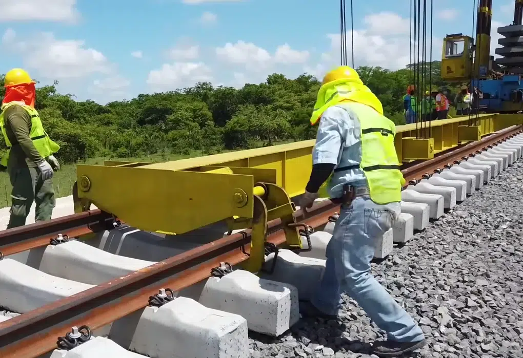 Sedena niega adeudo a transportistas en construcción del Tren Maya