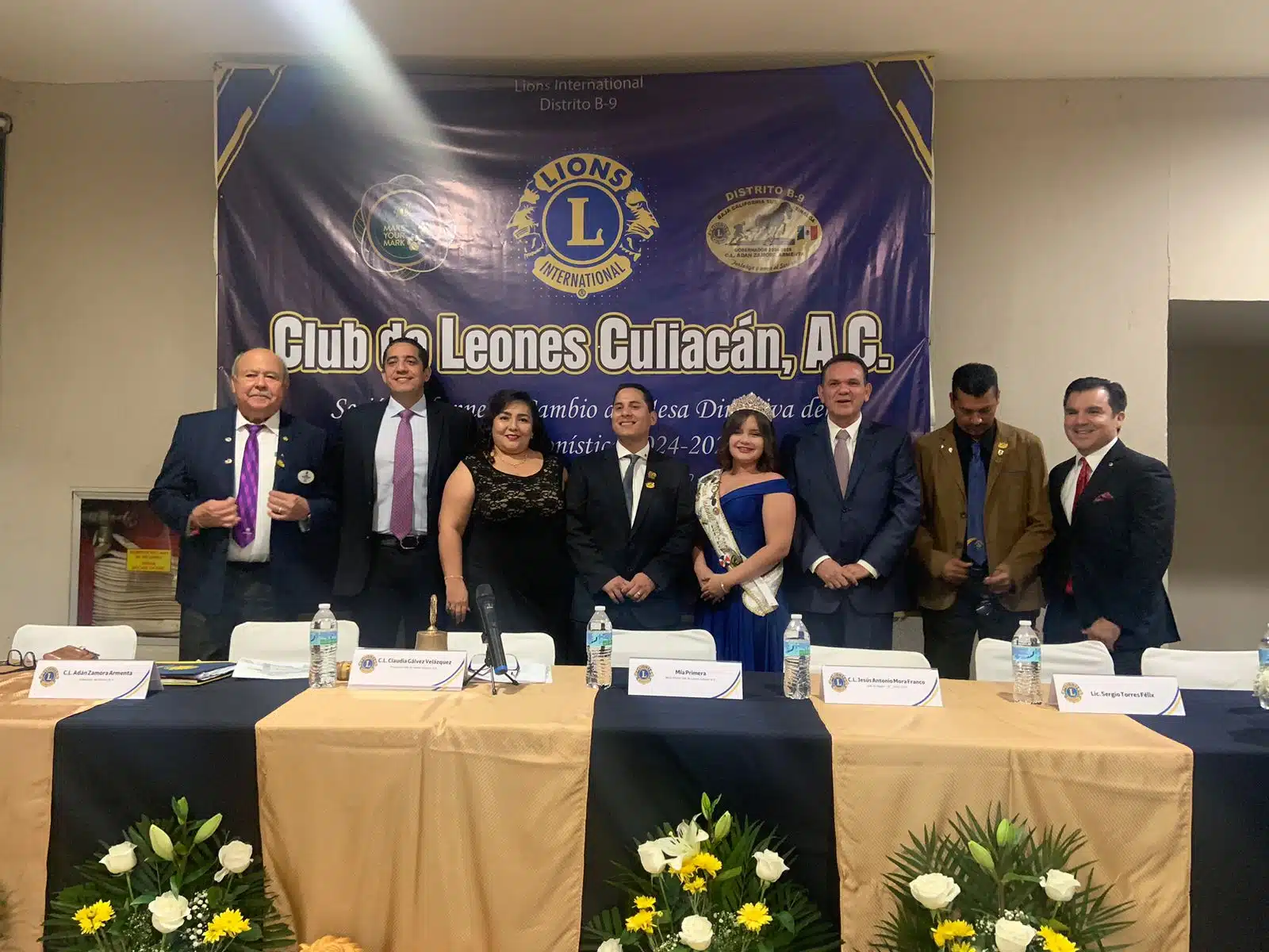 Integrantes de la mesa directiva del Sesión solemne cambio de Mesa directiva de Club de Leones Culiacán