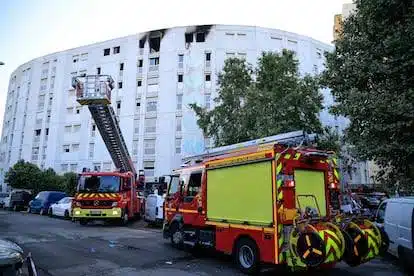 Siete muertos y varios heridos tras incendio en edificio de Niza