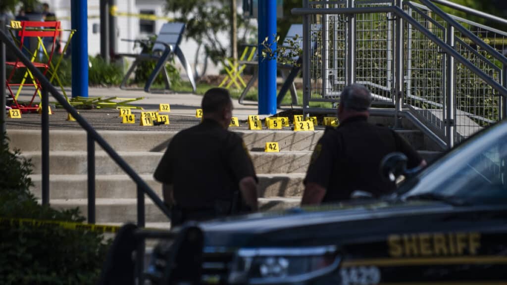 Tiroteo termina con fiesta callejera en Detroit; hay dos muertos