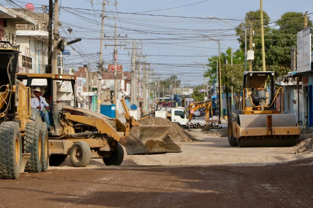 Trabajos de rehabilitación en la colonia Benito Juárez en Mazatlán