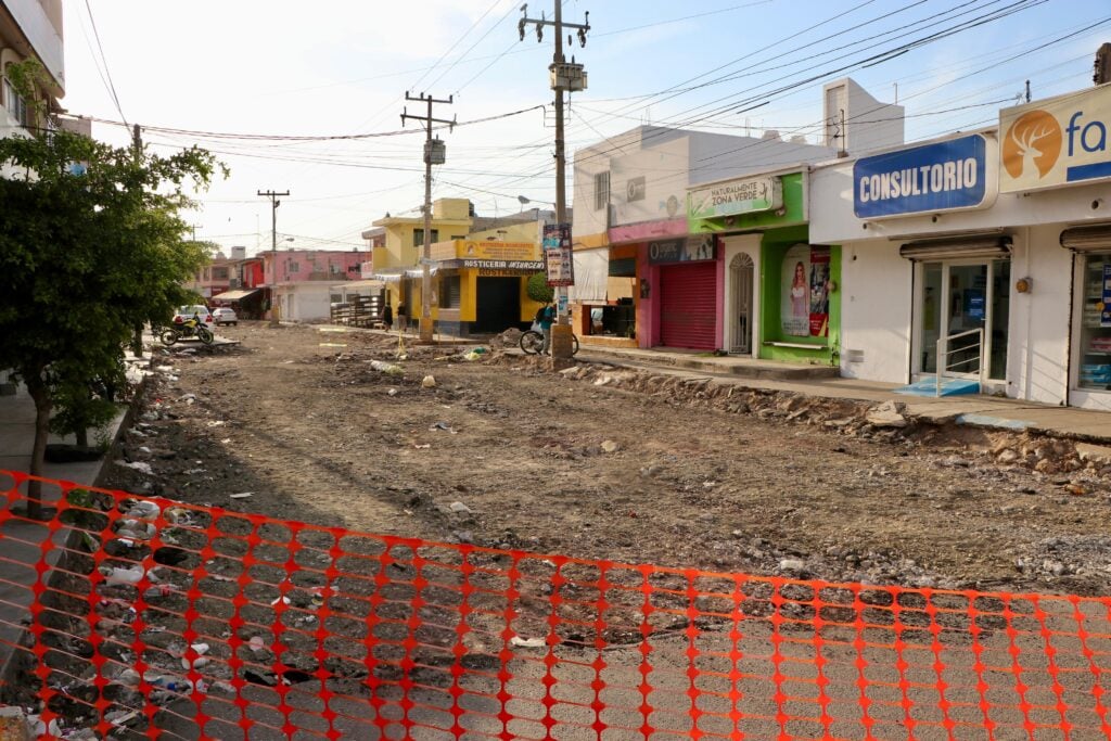 Trabajos de rehabilitación en la colonia Benito Juárez en Mazatlán