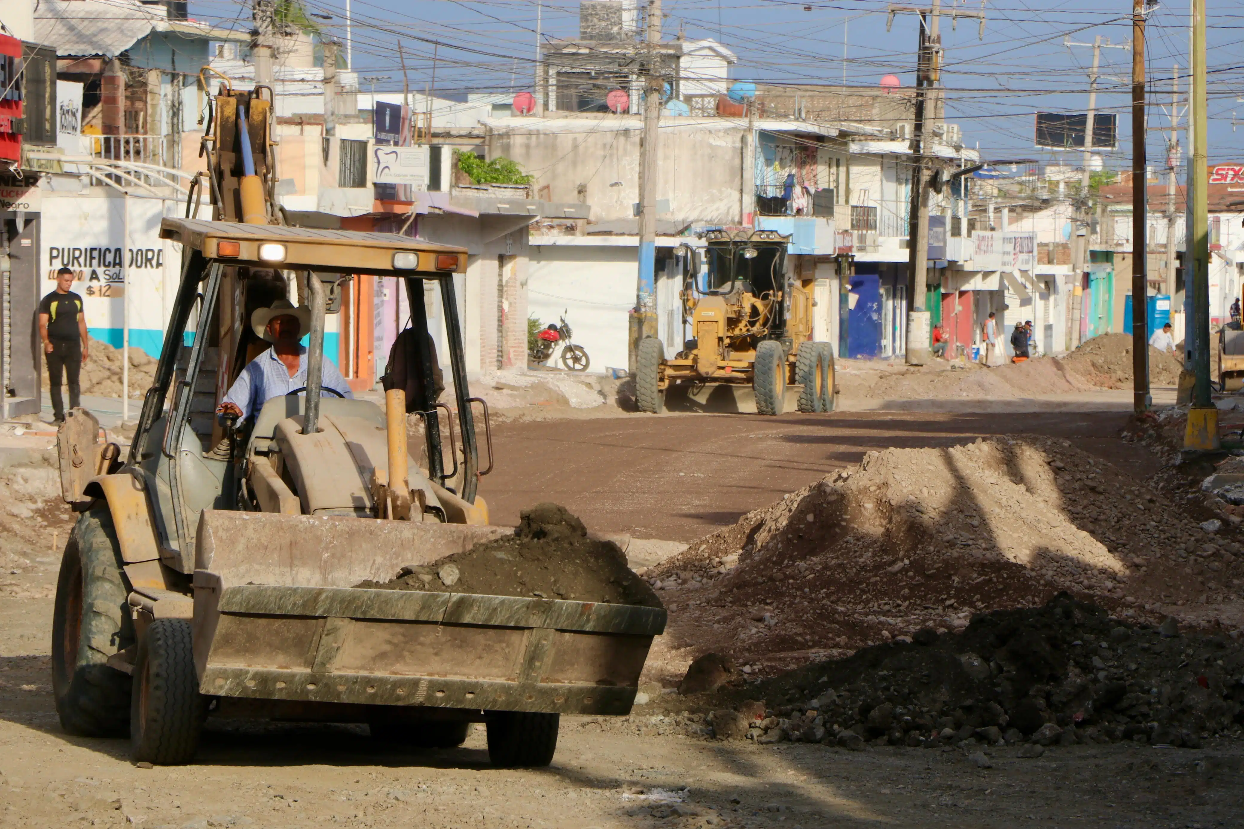 Trabajos de rehabilitación en la colonia Benito Juárez en Mazatlán