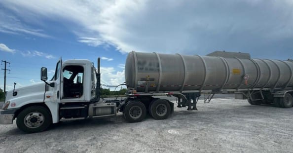 Tractocamión con combustible robado