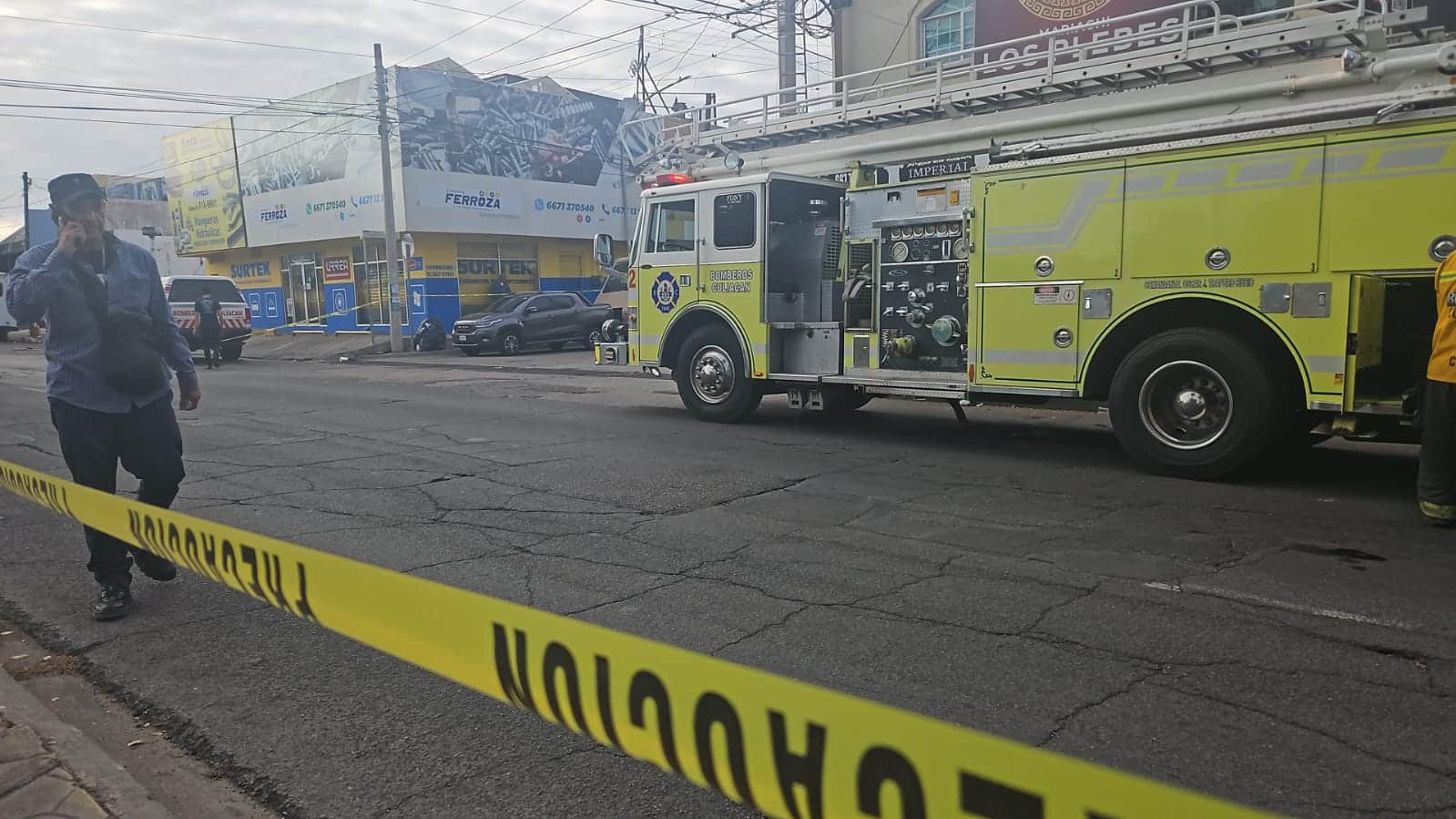 Un hombre resultó con quemaduras en su cuerpo luego de sufrir una descarga eléctrica