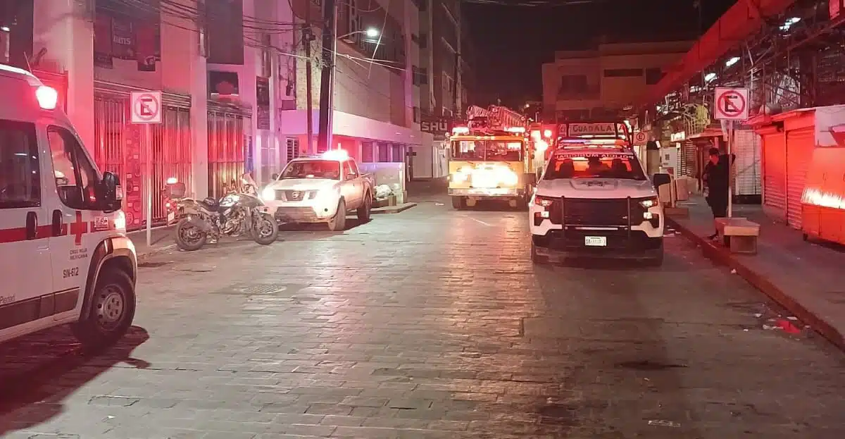 Unidades de auxilio de noche en Mazatlán