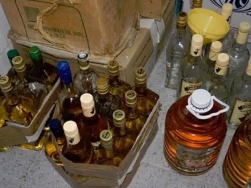 Van seis muertos por consumo de alcohol adulterado en Querétaro