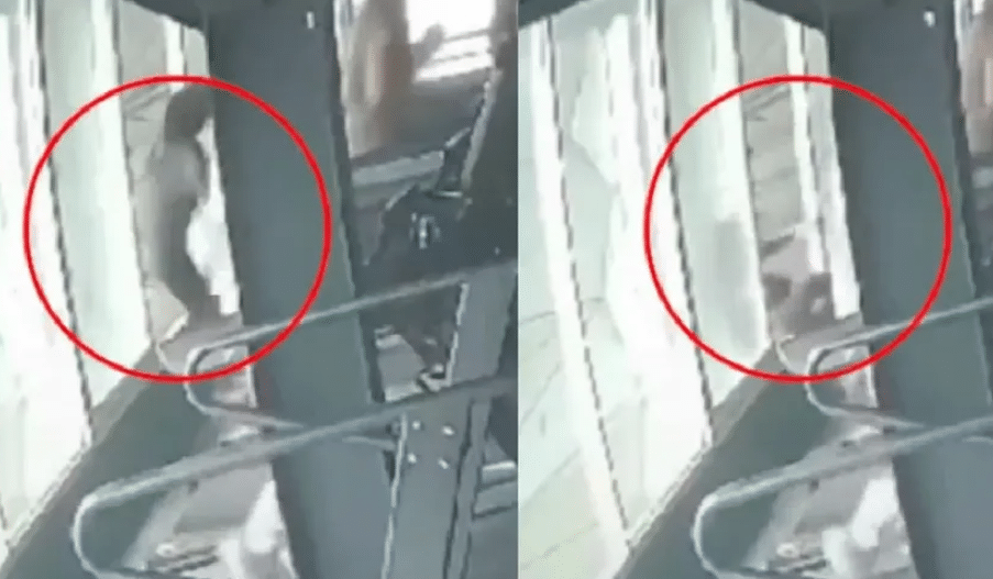 ¡Tragedia en gimnasio! Mujer resbala de una caminadora y termina cayendo desde tercer piso