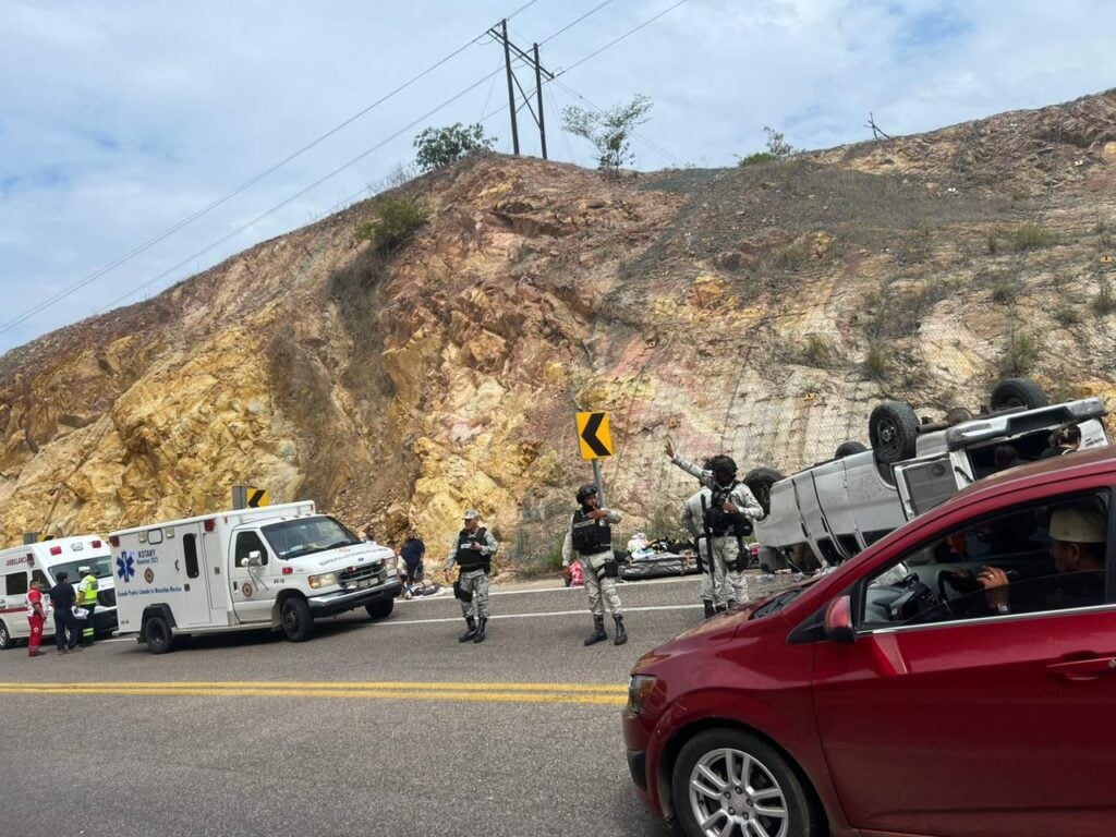 Volcadura en carretera Mazatlán-Durango