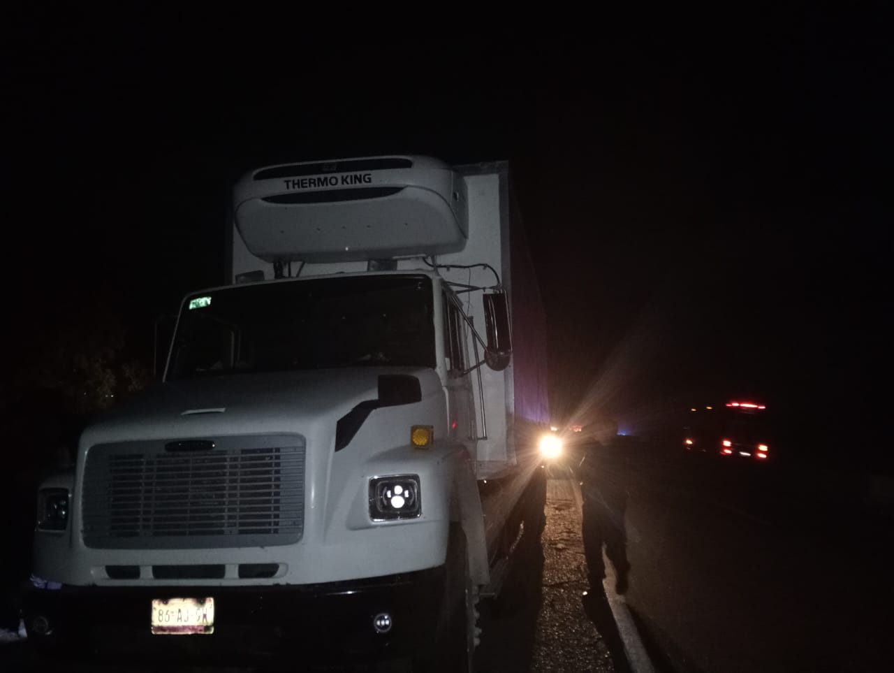 Volcadura de un tractocamión sobre la carretera México 15