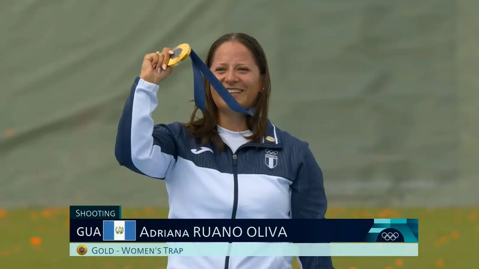 Adriana Ruano con la medalla de oro
