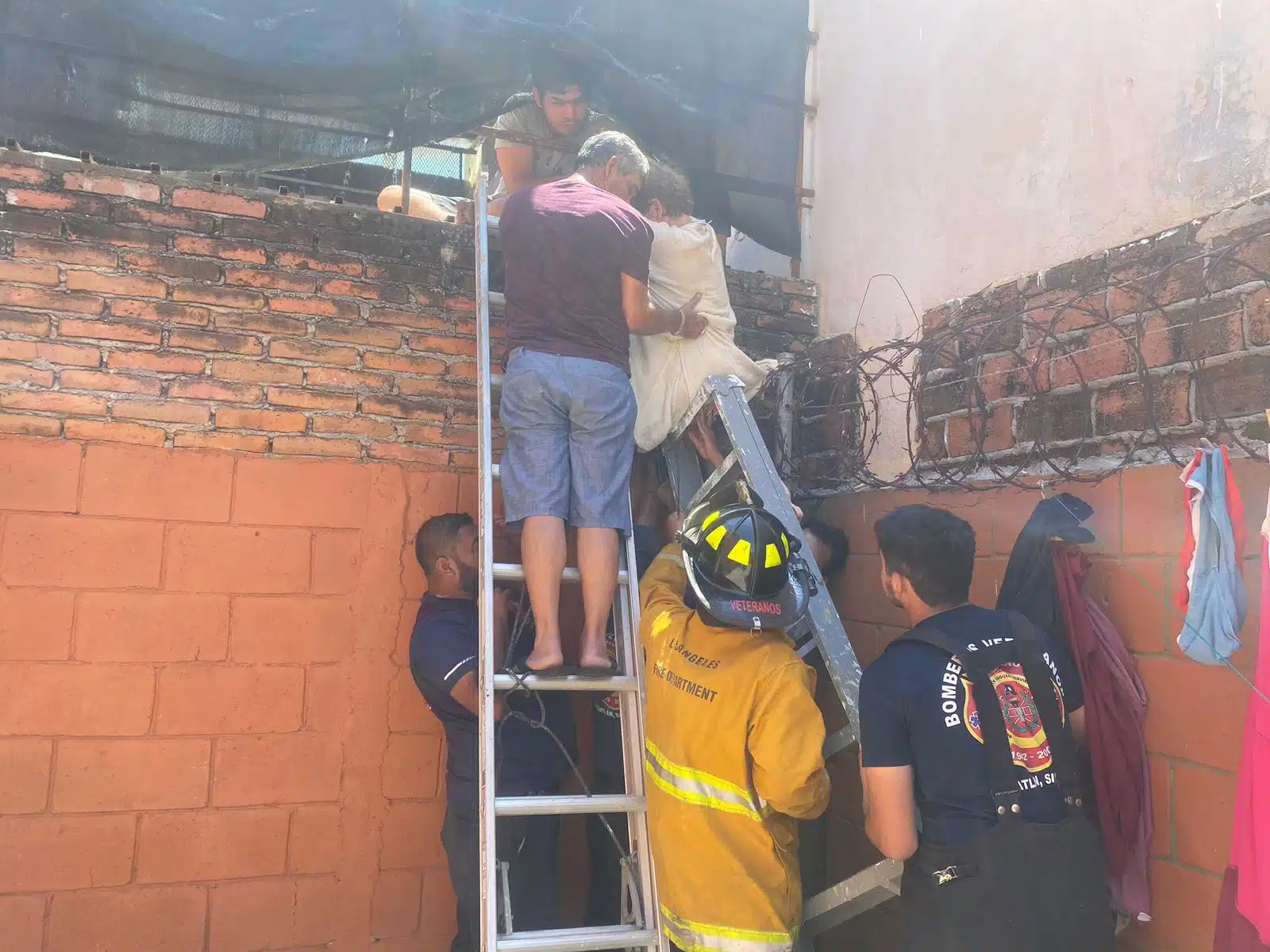 Rescate de mujer en Mazatlán
