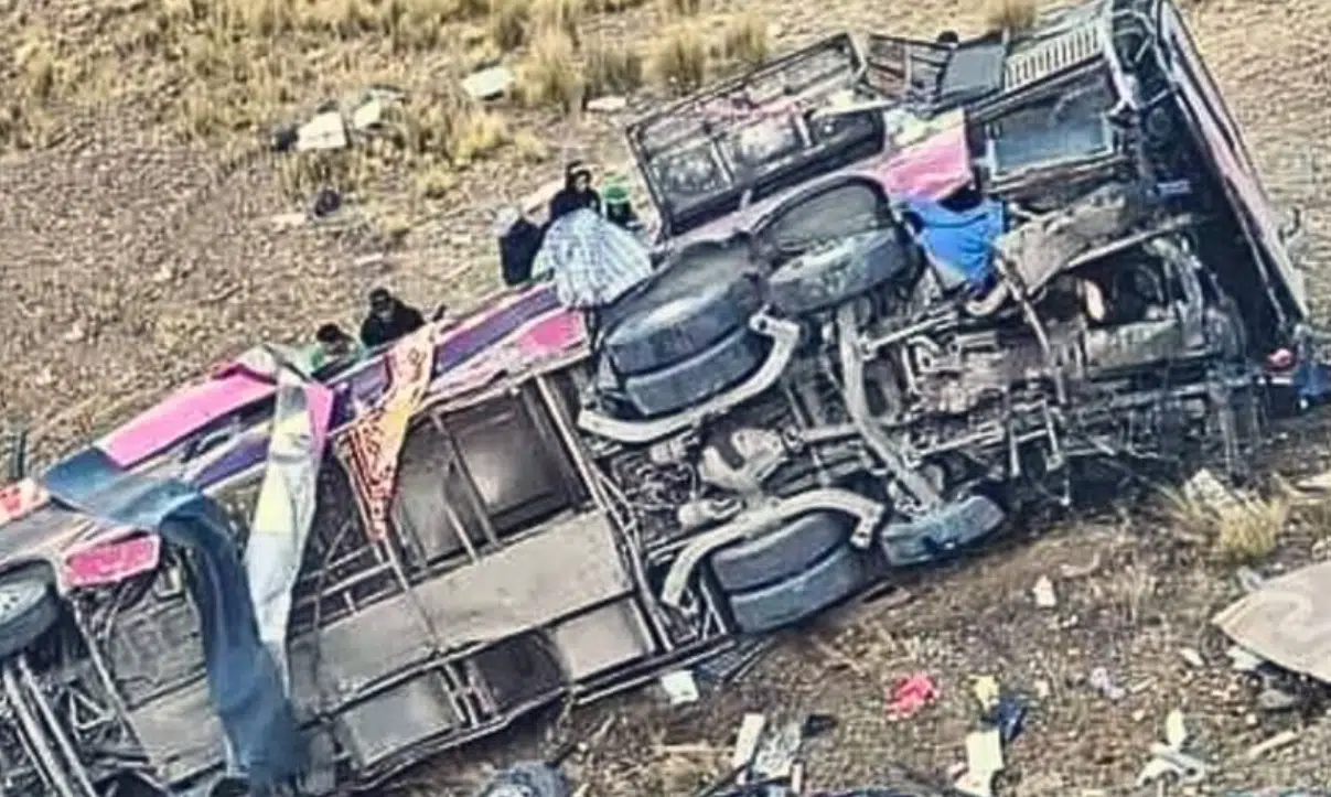 Un autobús cae a un precipicio en Perú