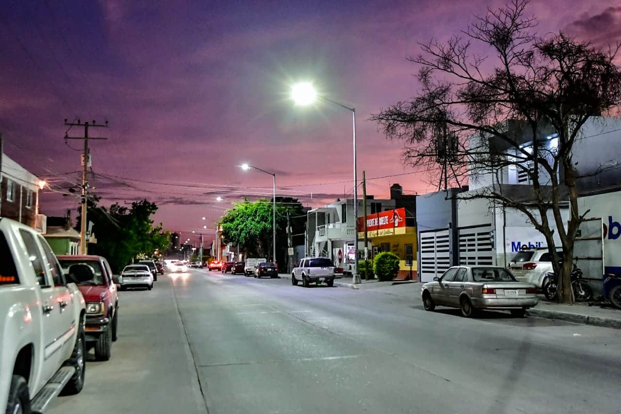 Colonia de Mazatlán con alumbrado público