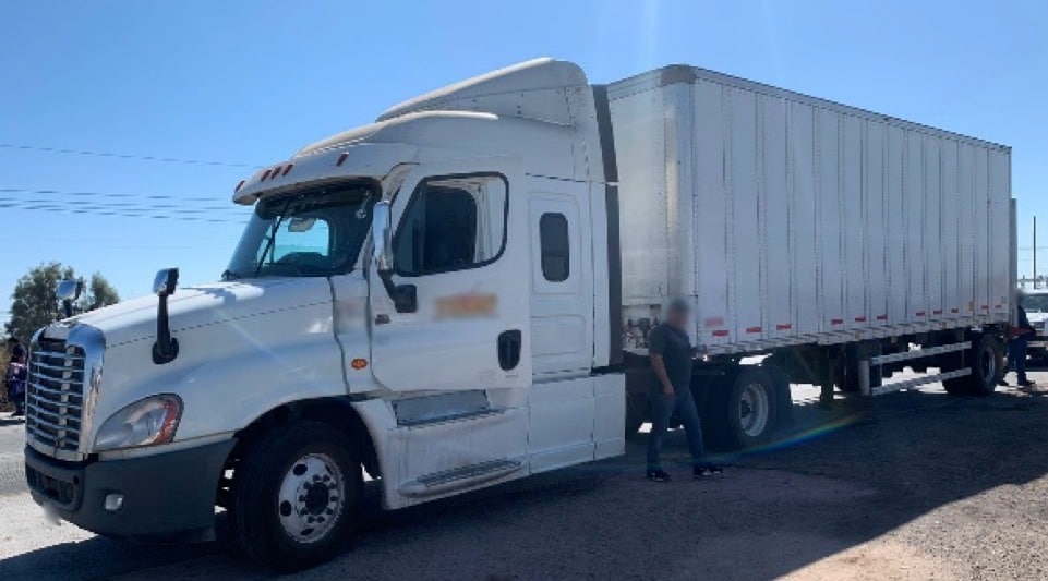 Tráiler color blanco