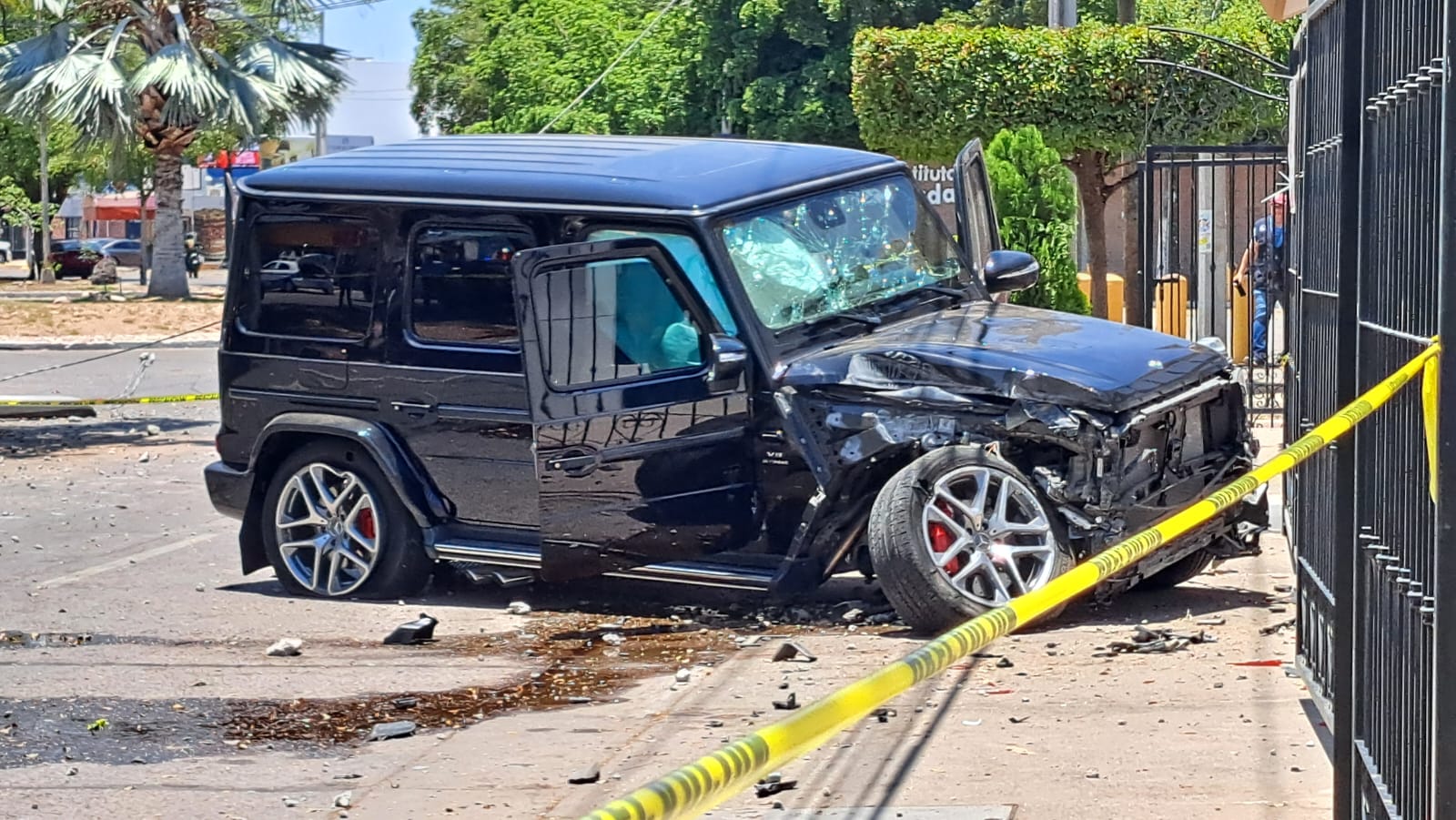 zona asegurada donde se encuentra camioneta Mercedes-Benz