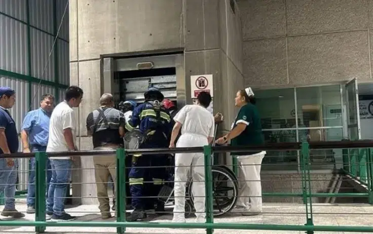 Tres pacientes quedan atrapados en un elevador del IMSS en Querétaro