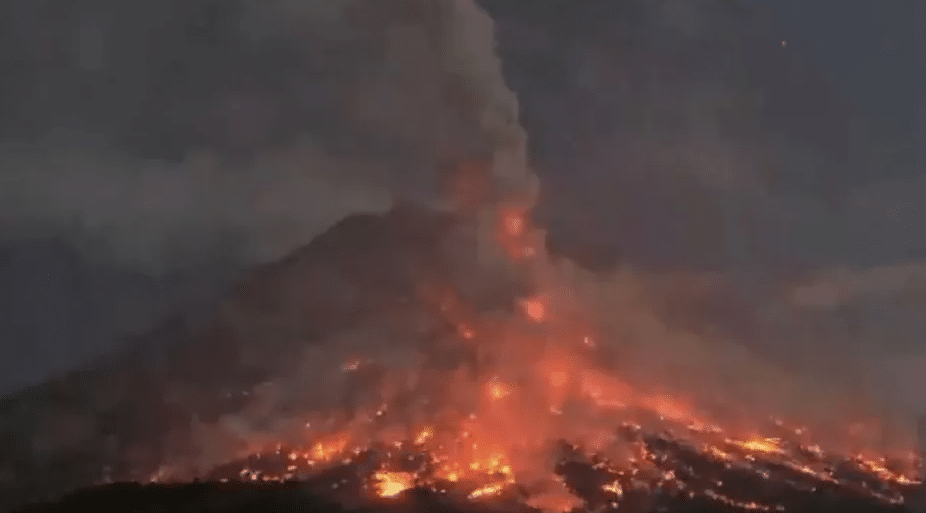Erupción del volcán Merapi en Indonesia
