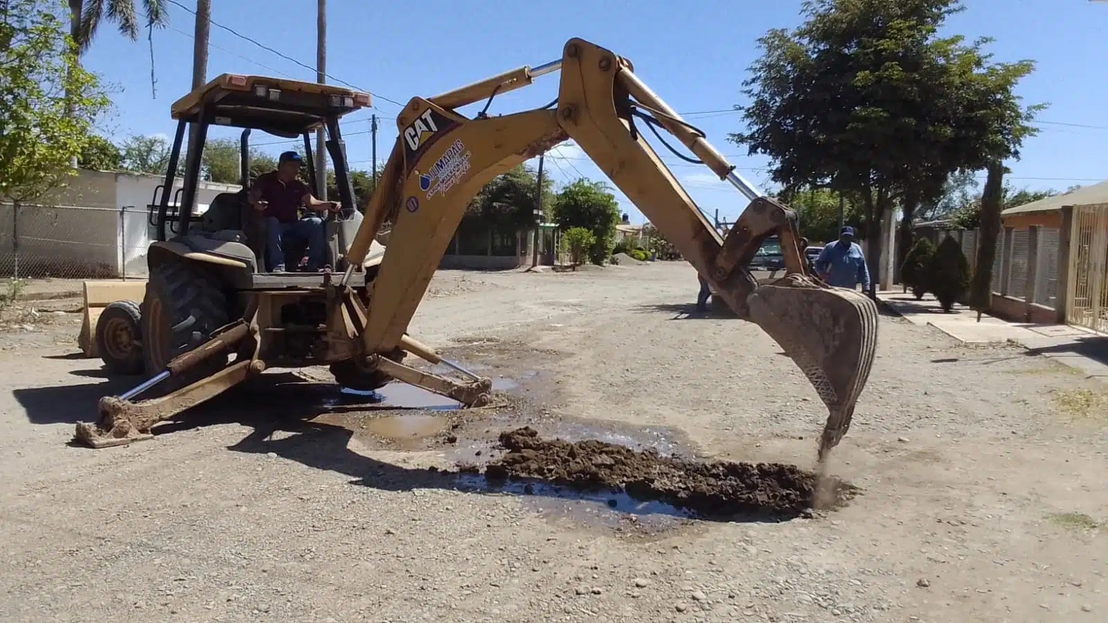 Arreglan fuga de agua en Guasave
