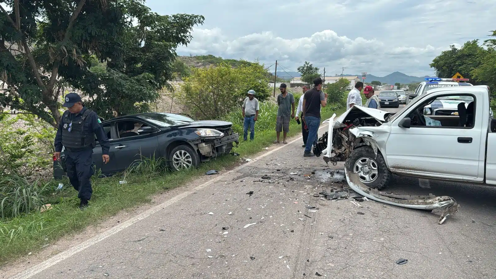 familia sufre accidente por la México 15 en Escuinapa; iban dos menores