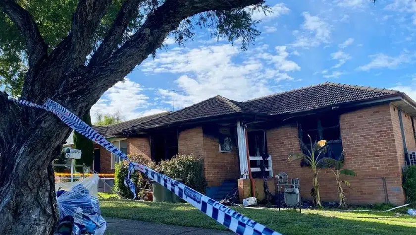La policía australiana asegura la casa luego del incendio