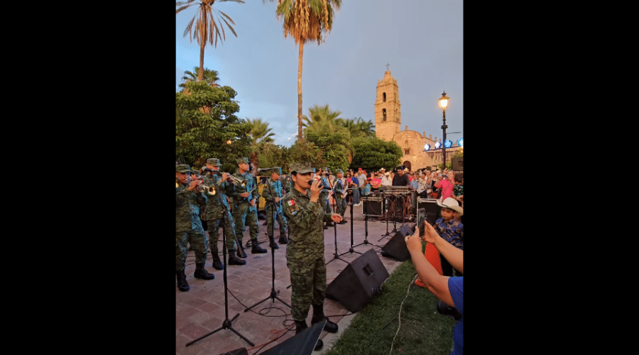 El gran evento musical alegró los corazones de familias y turistas que paseaban por la plazuela Miguel Hidalgo.