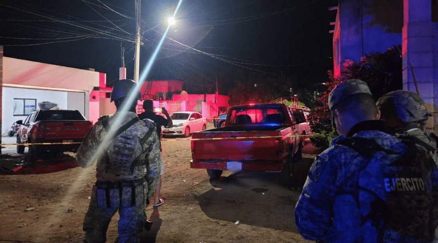 Este domingo una familia fue atacada a balazos afuera de un domicilio en la colonia Las Coloradas al sur de Culiacán.