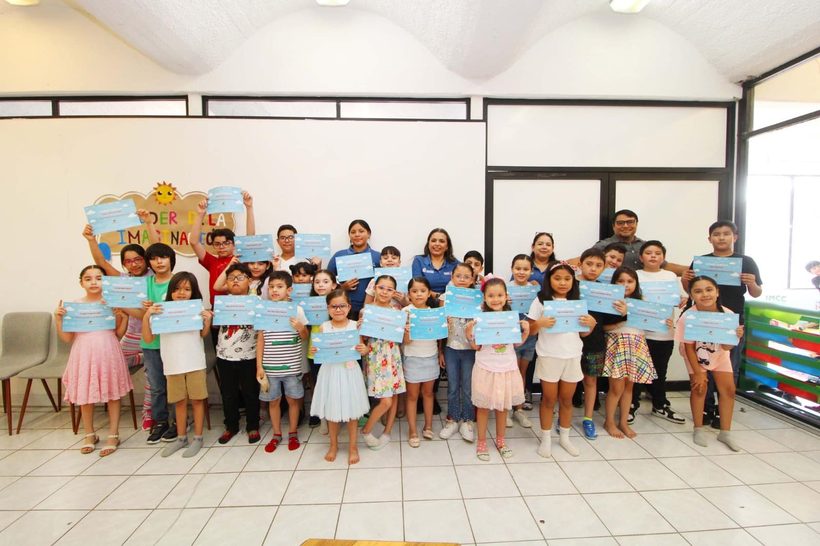 Niños en fin de taller