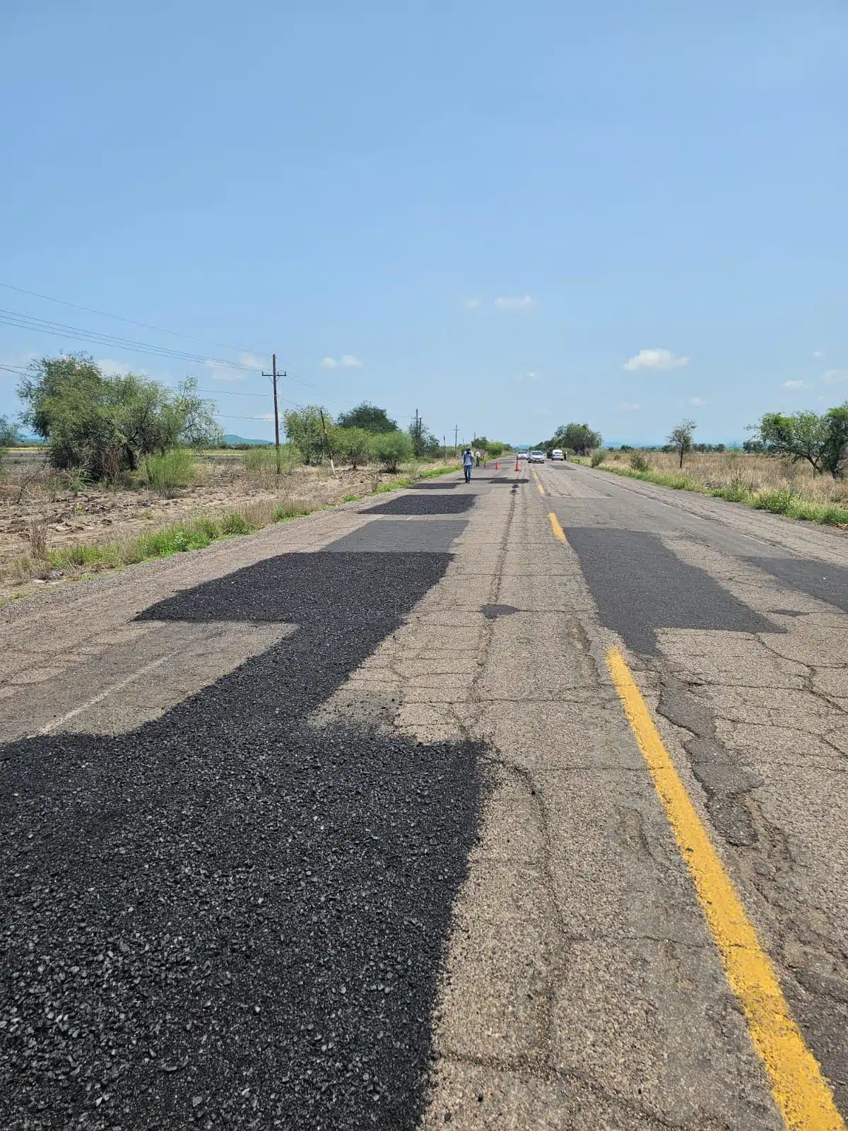 Rehabilitan carretera