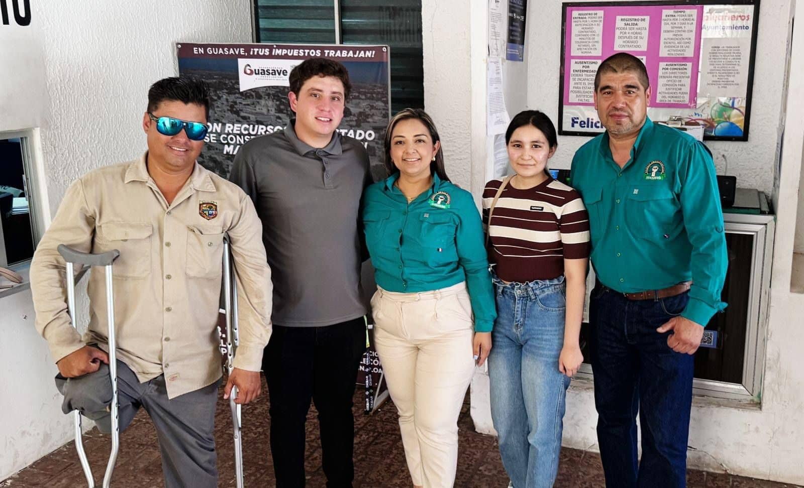 Trabajador del Aayuntamiento de Guasave con administrativos