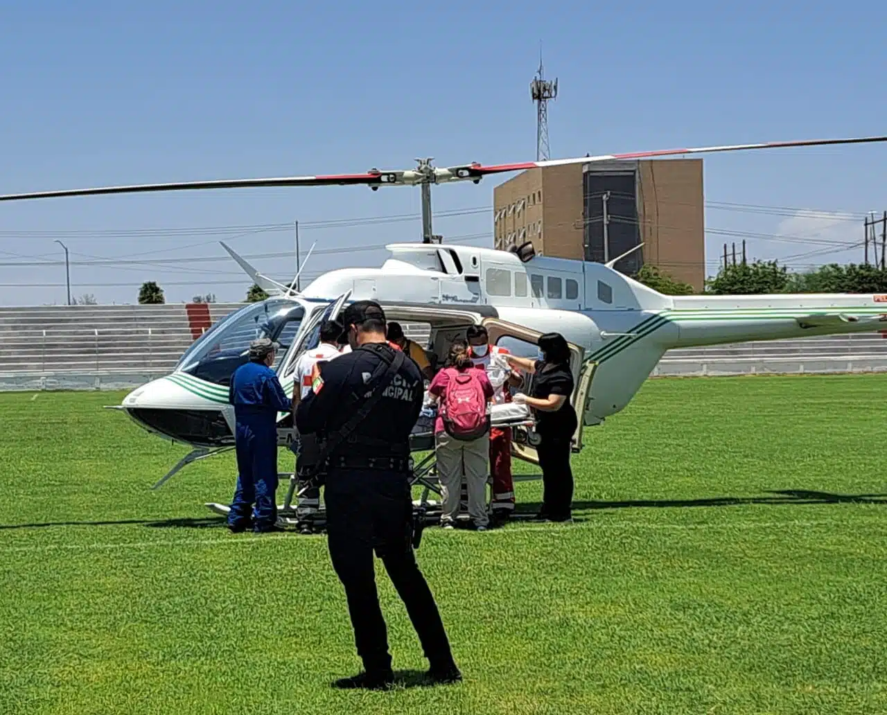 Helicóptero traslada Ángel al hospital pediátrico en Culiacán