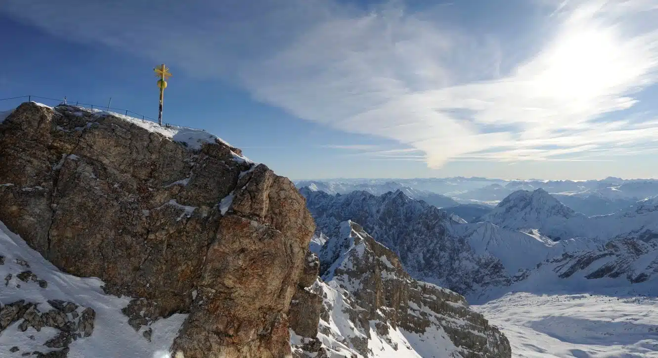 La cima de la montaña Zugspitze en Alemania