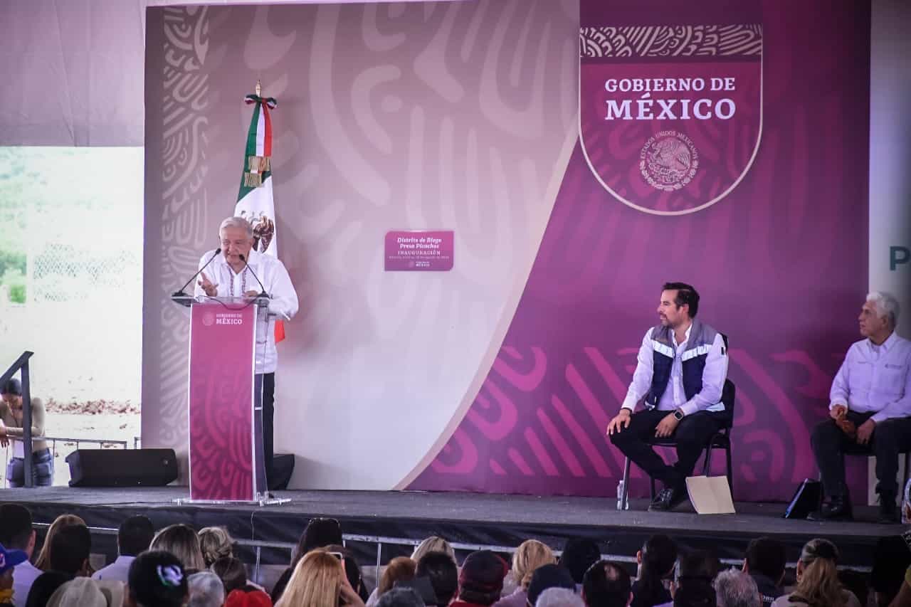 AMLO en la inauguración del canal de riego de la presa Picachos