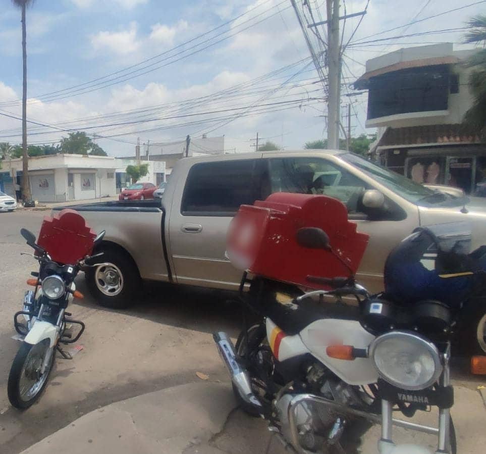Motocicletas del negocio de venta de pollos asados en Los Mochis