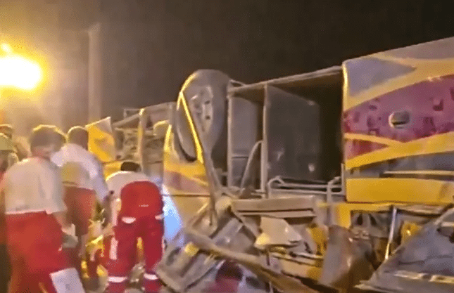 VIDEO: Trágico accidente de autobús provoca la muerte de 28 peregrinos en Irán