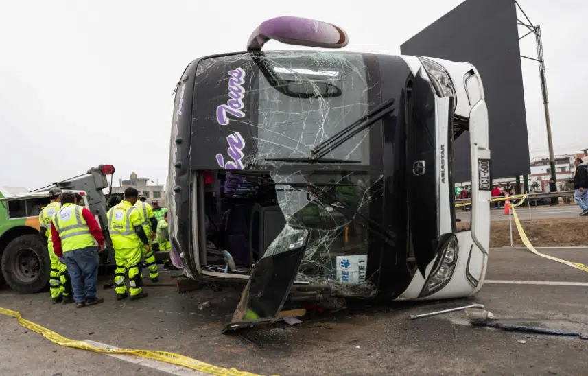 Autobús vuelca y deja 4 muertos y 22 heridos en Perú