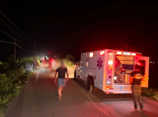 Motociclista lesionado tras chocar contra vaca en la carretera en el Bajío, Mazatlán