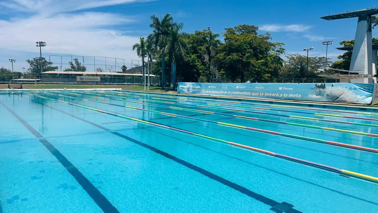 Alberca olímpica de la ciudad deportia Aurelio Rodríguez Ituarte en Los Mochis