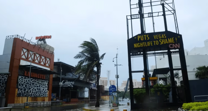 Reportan apagones en varios sectores de Cancún y Playa del Carmen