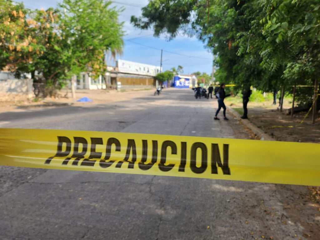 Cinta policial para delimitar el área en donde ocurrió el asesinato