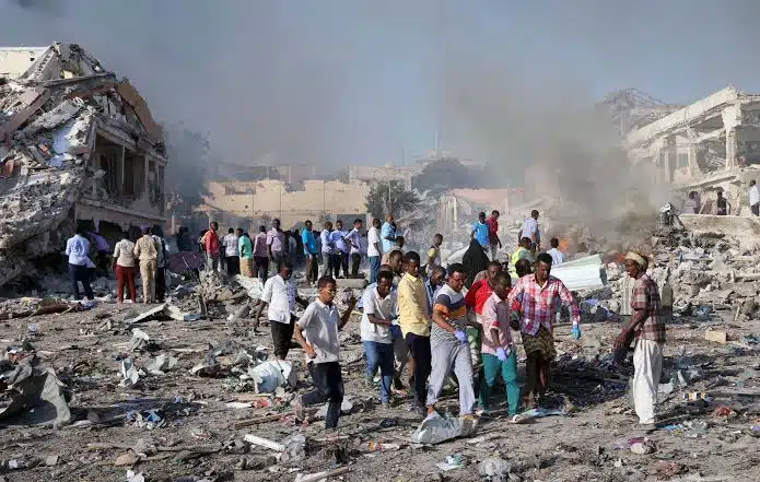 Atentado en Somalia deja 37 víctimas mortales; culpan a grupo islamista