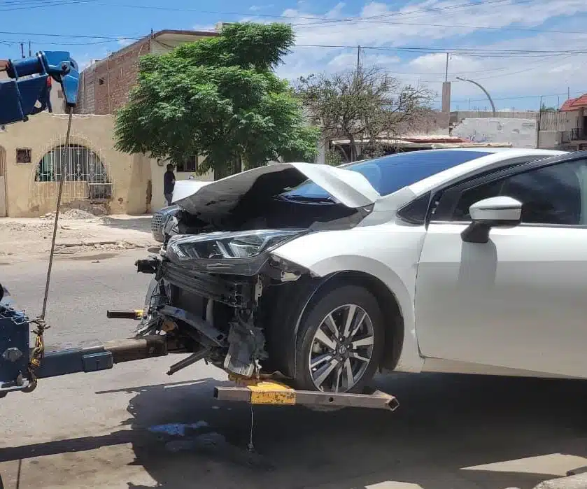 Auto chocado en Los Mochis