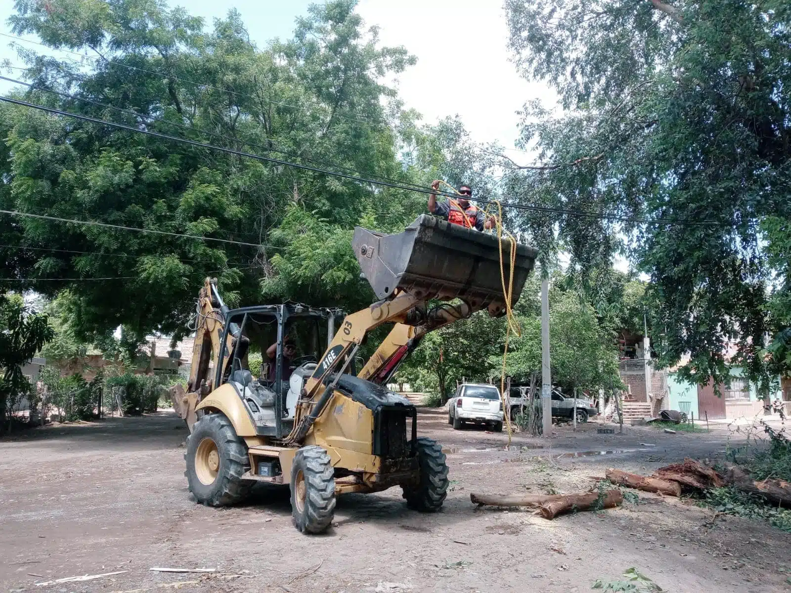 Brigada de CFE en comunidades de Guasave