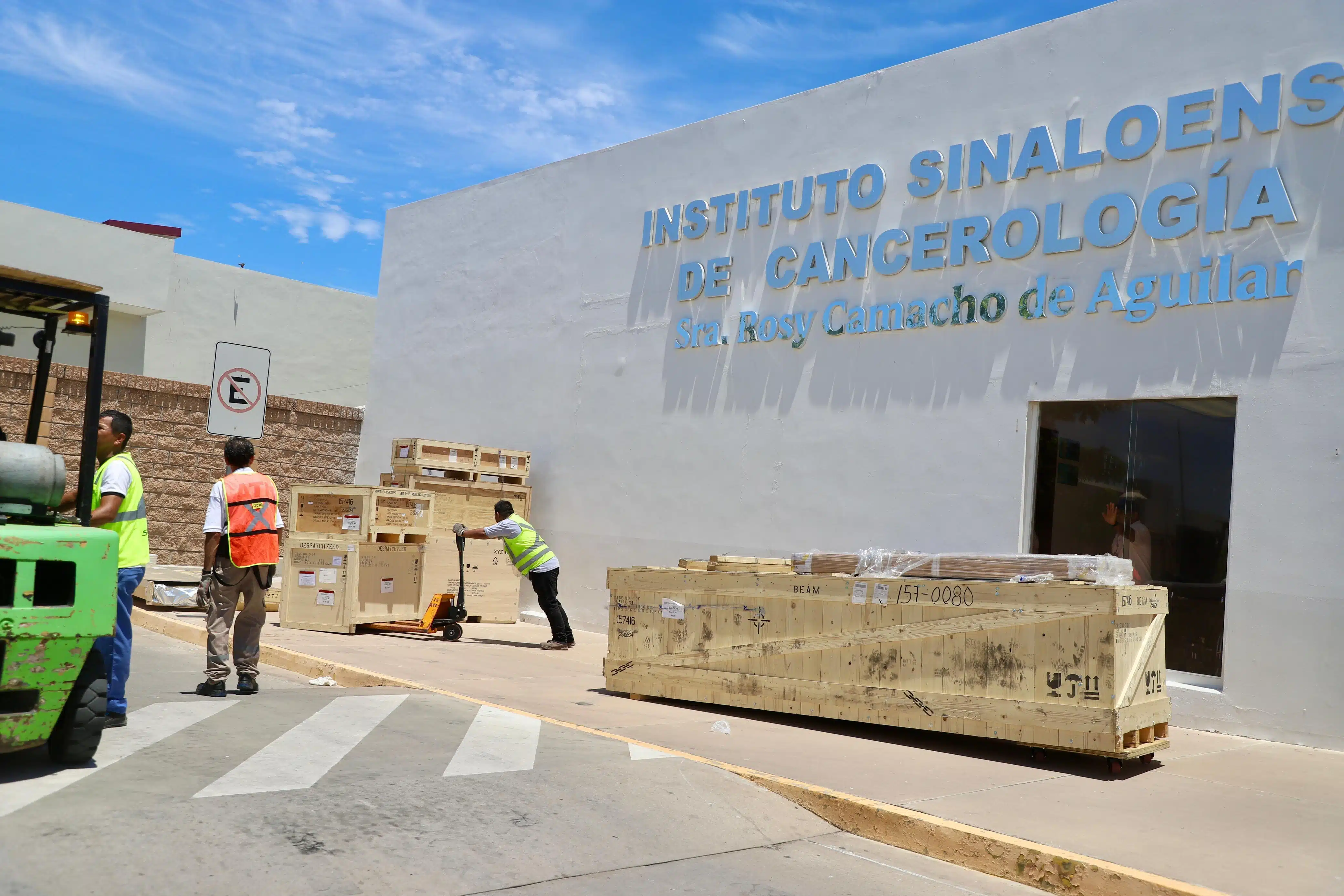 Llegada de aparato acelerador lineal al Instituto Sinaloense de Cancerología