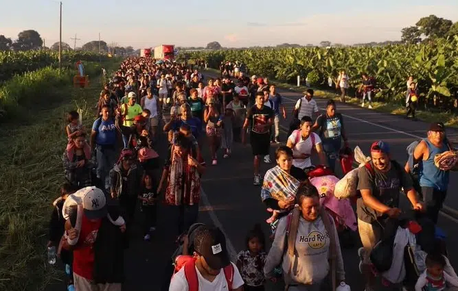 Caravana con más de mil 500 migrantes arriba a Tapanatepec, Oaxaca