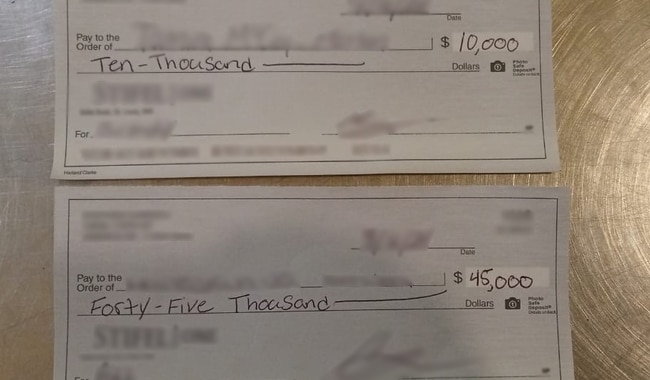 Cheques decomisados a pasajera 