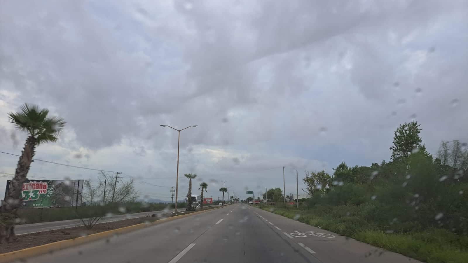 Cielo nublado con lloviznas